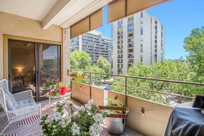 property at 800 N Pearl St