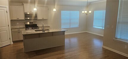 302 S Emerald Woods Run in Farmington, AR - Building Photo - Building Photo