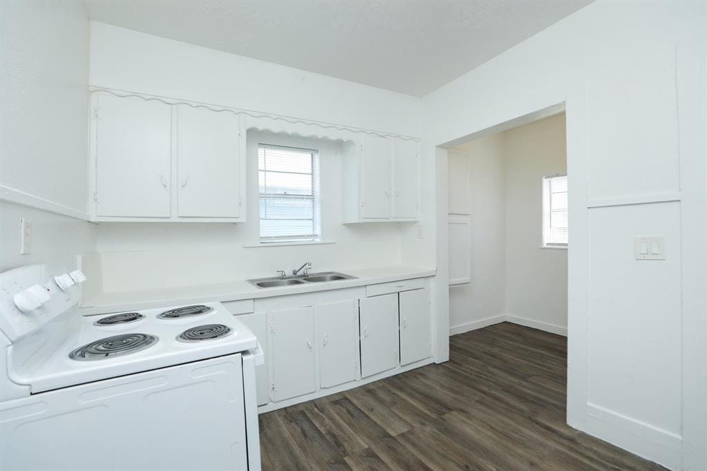 119 W Main St in Baytown, TX - Building Photo