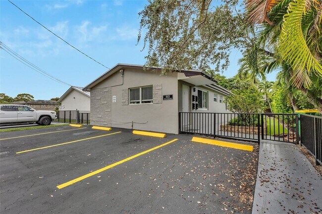 1015 W Las Olas Blvd in Fort Lauderdale, FL - Building Photo - Building Photo