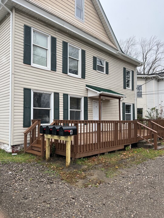 283 Harbor St, Unit Apartment 3 in Conneaut, OH - Foto de edificio