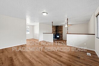 306 W Maple Ave in Meridian, ID - Building Photo - Building Photo