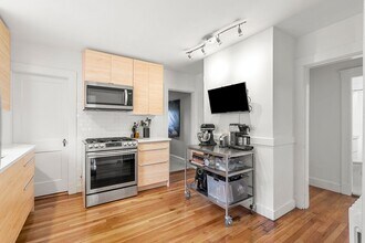 517 Heath St in Chestnut Hill, MA - Foto de edificio - Building Photo