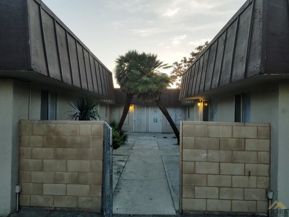 4401 Balboa Dr in Bakersfield, CA - Building Photo