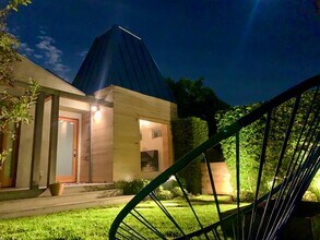 1076 Nowita Pl in Los Angeles, CA - Building Photo - Building Photo
