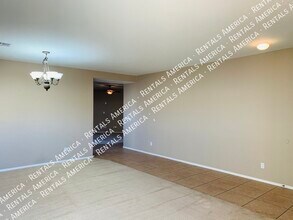 664 W Silver Reef Ct in Casa Grande, AZ - Foto de edificio - Building Photo