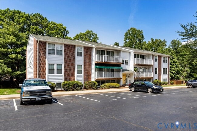 property at 7604 Roscommon Ct