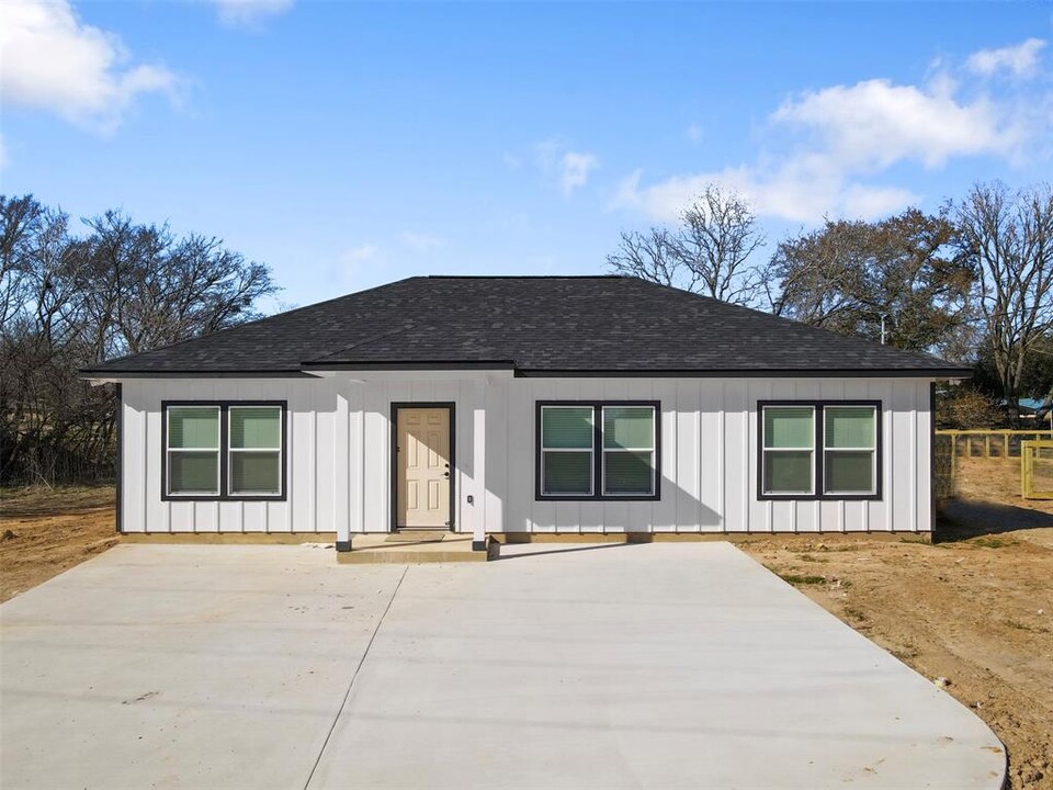 807 E Brown St in Hearne, TX - Building Photo