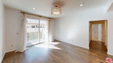 1625 Granville Ave-Unit -203 in Los Angeles, CA - Foto de edificio - Building Photo