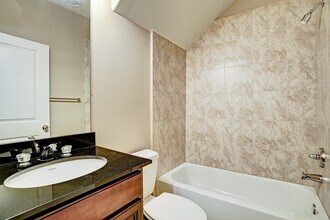 3830 Center Plaza Dr in Houston, TX - Building Photo - Building Photo