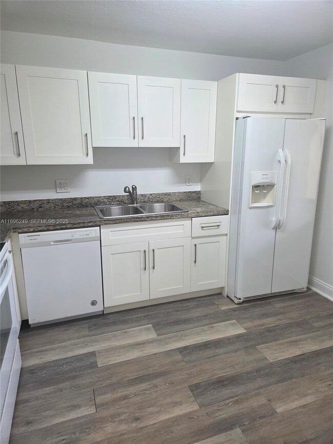 property at 307 Lakeview Dr