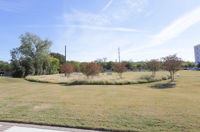 Savoye Phase IV in Addison, TX - Building Photo - Building Photo