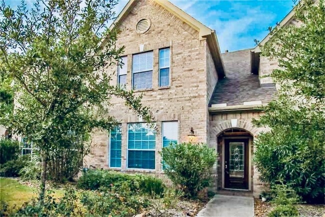 property at 27 Pine Needle Pl