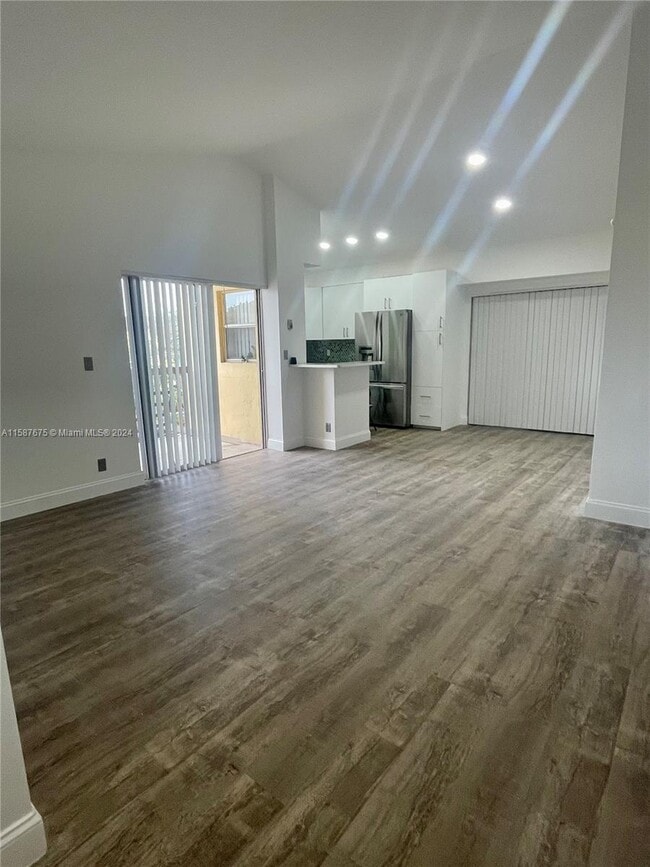 7610 Westwood Dr, Unit 126 in Tamarac, FL - Building Photo - Building Photo