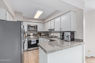 7401 N Scottsdale Rd in Scottsdale, AZ - Building Photo - Building Photo