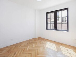 300 W 122nd St in New York, NY - Building Photo - Building Photo