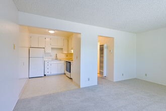 OTAVON APARTMENTS in Novato, CA - Foto de edificio - Interior Photo