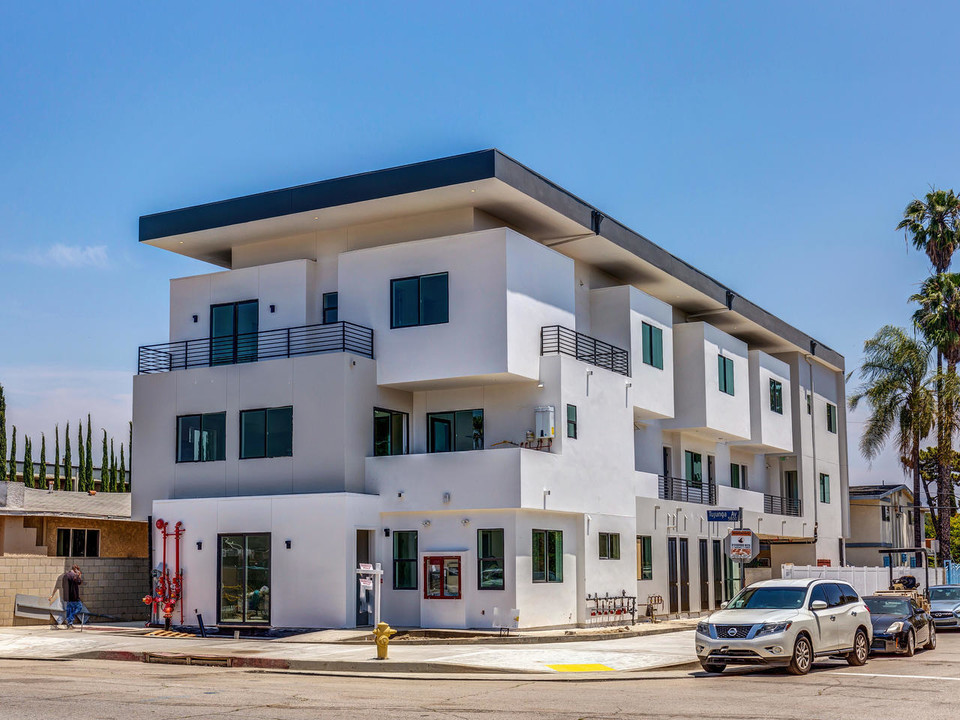 5832 Tujunga Ave in North Hollywood, CA - Building Photo