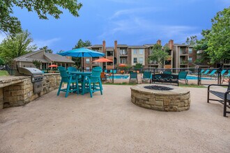 Bluff Creek in Oklahoma City, OK - Foto de edificio - Building Photo