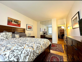 62 W 62nd St in New York, NY - Building Photo - Building Photo