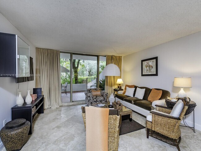 155 Ocean Lane Dr, Unit 107 in Key Biscayne, FL - Foto de edificio - Building Photo