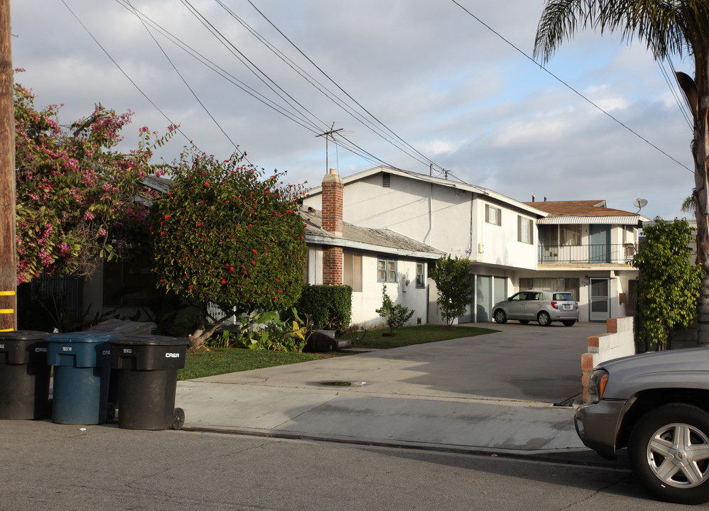 9727 Park St in Bellflower, CA - Building Photo