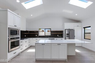 4246 E Mulberry Dr in Phoenix, AZ - Building Photo