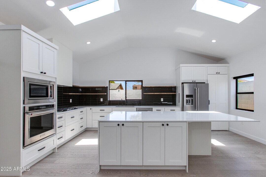 4246 E Mulberry Dr in Phoenix, AZ - Building Photo