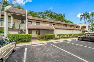 1100 E Bay Dr, Unit 82 in Largo, FL - Building Photo