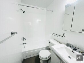 E 18TH ST., Unit 5D in New York, NY - Building Photo - Building Photo