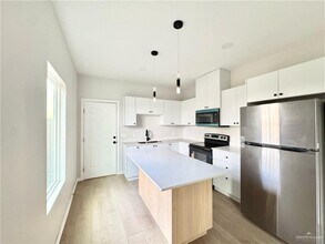12 Aryana N Ave in Edinburg, TX - Building Photo - Building Photo