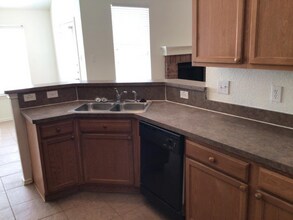 1620 Northview Dr in Grand Prairie, TX - Foto de edificio - Building Photo