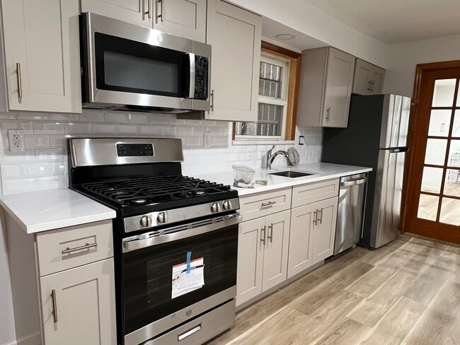 13 Calumet St, Unit Ground level 1st floor