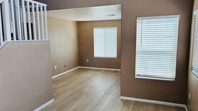 8132 Stonyford Ct in Las Vegas, NV - Building Photo - Building Photo