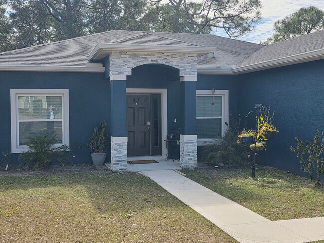 1013 Doyle Rd in Deltona, FL - Building Photo - Building Photo