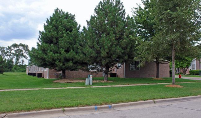 Lyons Grove Apartments in Lyons, IL - Building Photo - Building Photo