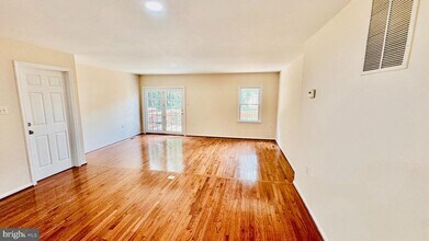 12806 Lockleven Ln in Woodbridge, VA - Building Photo - Building Photo