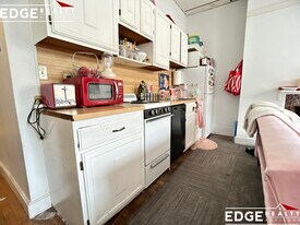 15 Aberdeen St, Unit 1 in Boston, MA - Building Photo