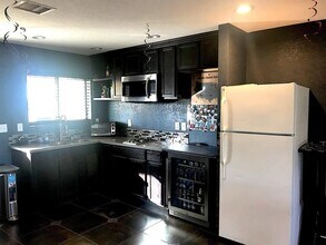 42845 48th St W in Lancaster, CA - Foto de edificio - Building Photo