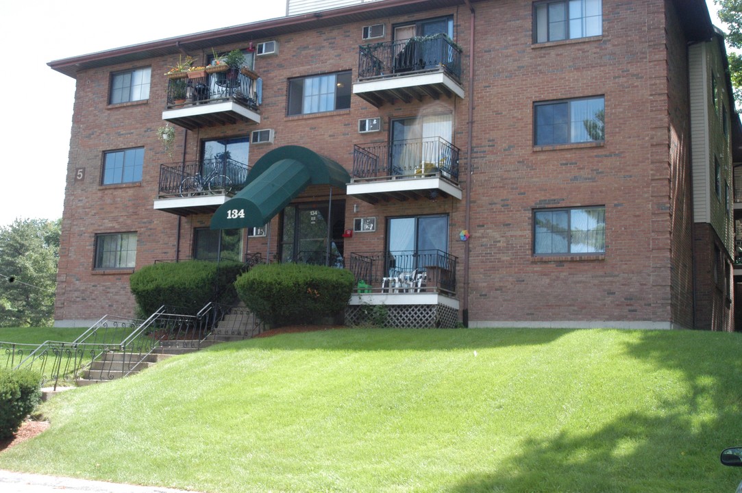 The Carrington Farms Condominium in Hooksett, NH - Building Photo