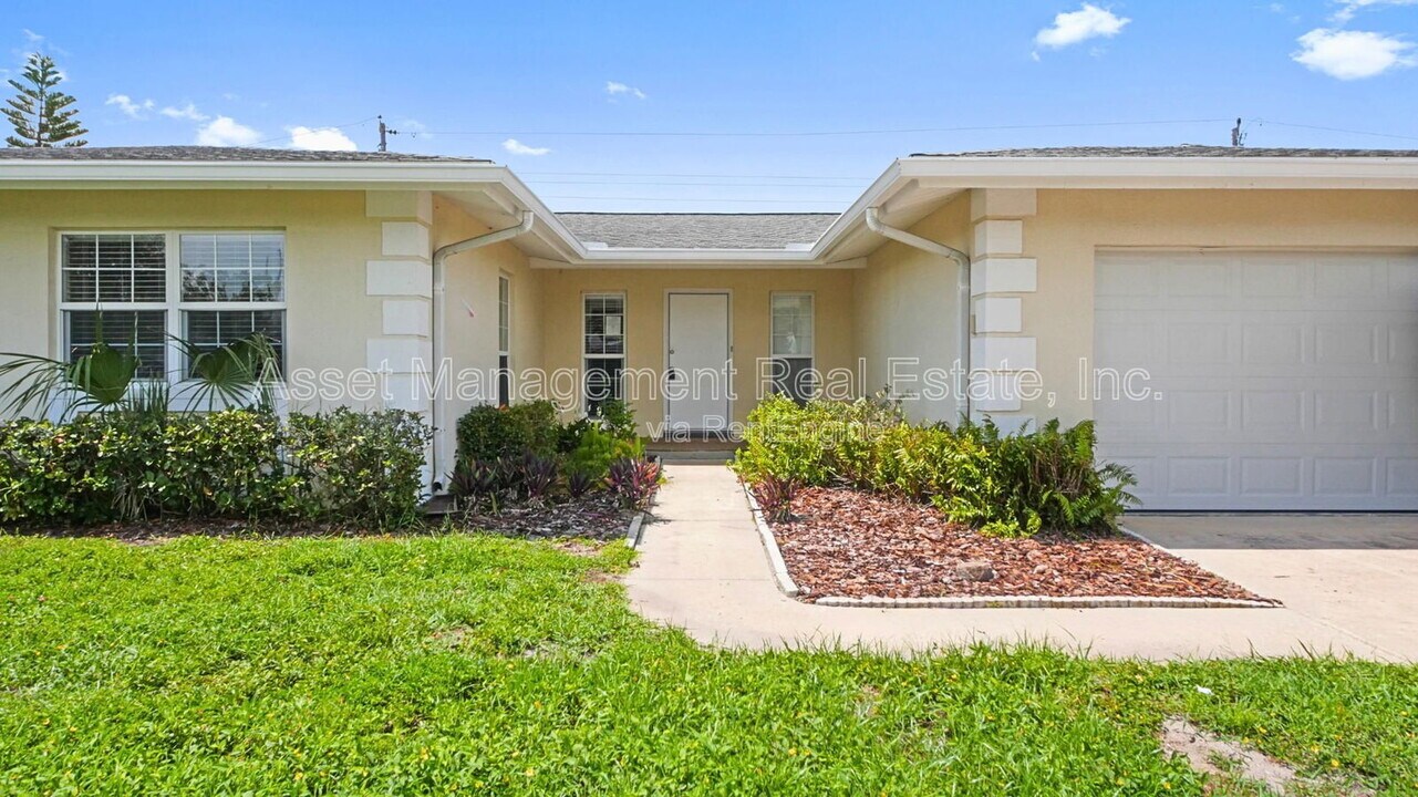 14010 102nd Ave in Largo, FL - Building Photo