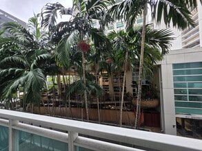 950 Brickell Bay Dr, Unit The Plaza Unit 200 in Miami, FL - Foto de edificio - Building Photo