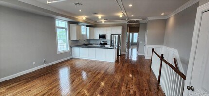 22 Bayville Ave in Bayville, NY - Building Photo - Building Photo