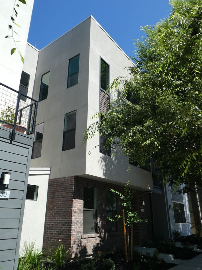 328 11th St in Sacramento, CA - Building Photo - Building Photo