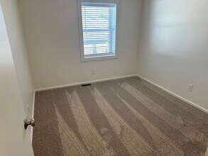 228 Maple St, Unit B in Plain City, OH - Building Photo - Building Photo