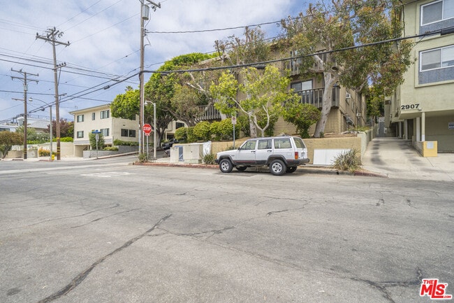 302 Ashland Ave in Santa Monica, CA - Building Photo - Building Photo