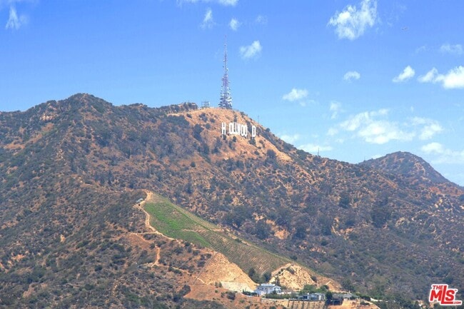 7353 Pyramid Pl in Los Angeles, CA - Building Photo - Building Photo