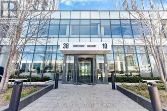 10 Honeycrisp Cres in Vaughan, ON - Building Photo - Building Photo