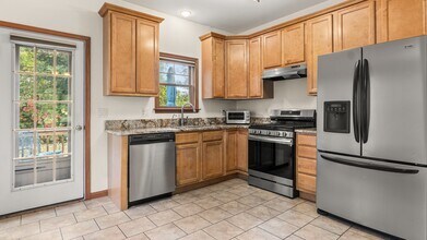8 Stanley Dr in Great Barrington, MA - Building Photo - Building Photo