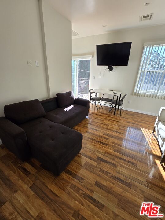 property at 609 W Doran St